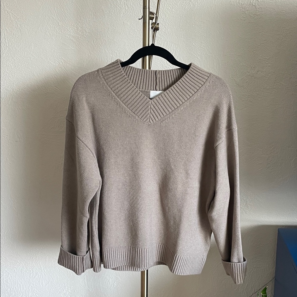 H&M Beige V-Neck Sweatshirt- brand new, never worn, fits oversized
